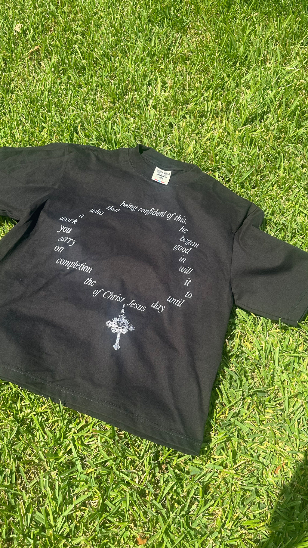 CROSS NECKLACE TEE